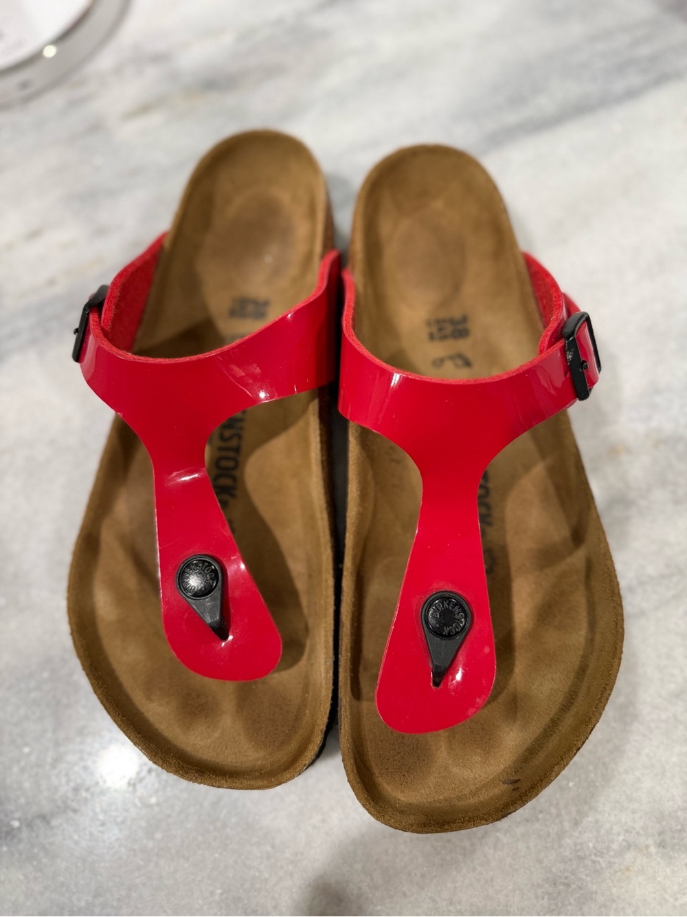 Birkenstock Women’s Gizeh Patent Red Thong Sandals - Picture 2 of 4